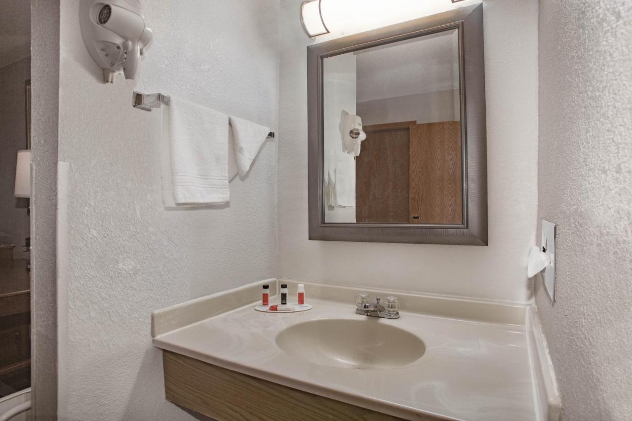 ซูเปอร์ 8 บาย วินด์แฮม ฟอร์ตเมดิสัน Hotel Fort Madison ภายนอก รูปภาพ