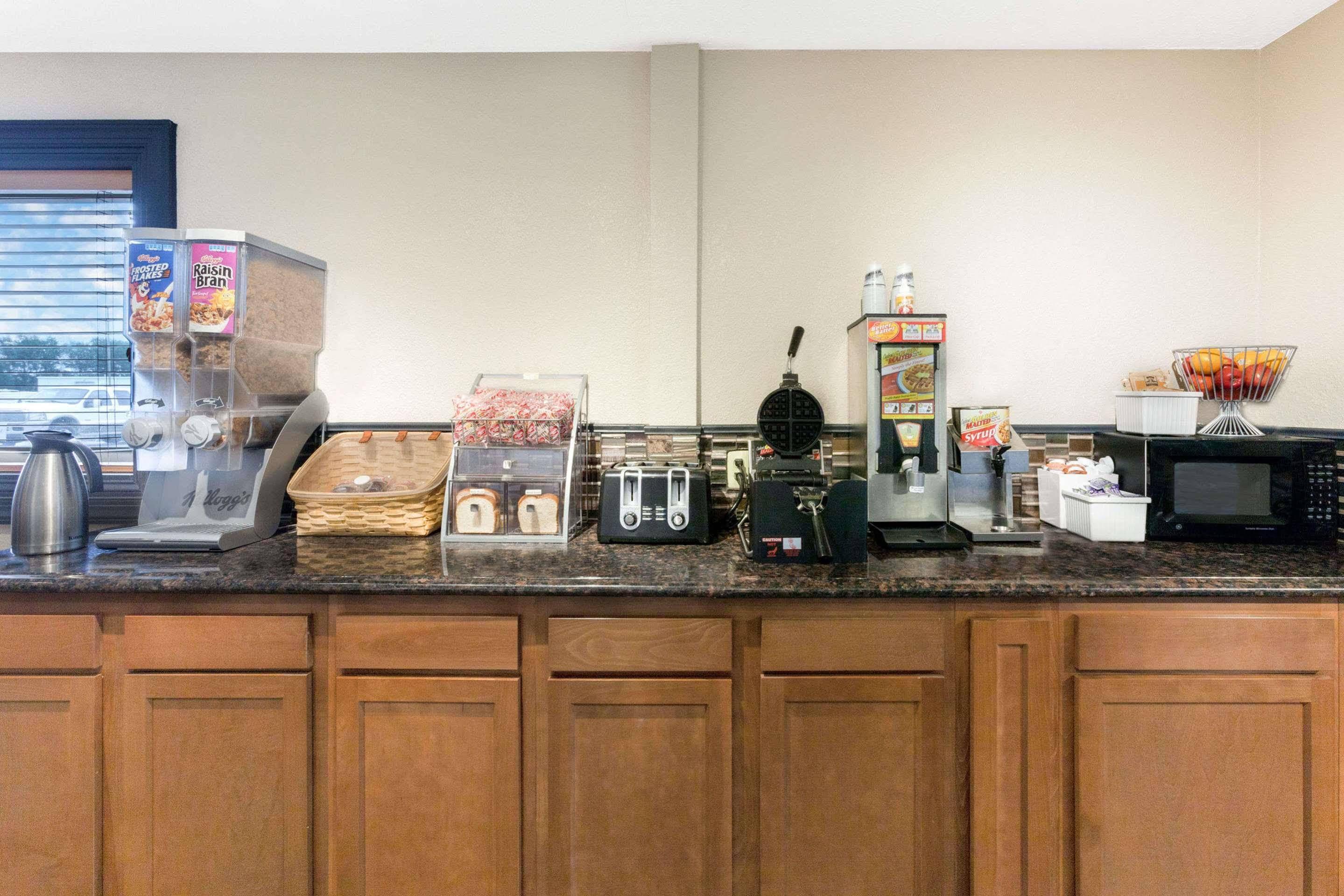 ซูเปอร์ 8 บาย วินด์แฮม ฟอร์ตเมดิสัน Hotel Fort Madison ภายนอก รูปภาพ