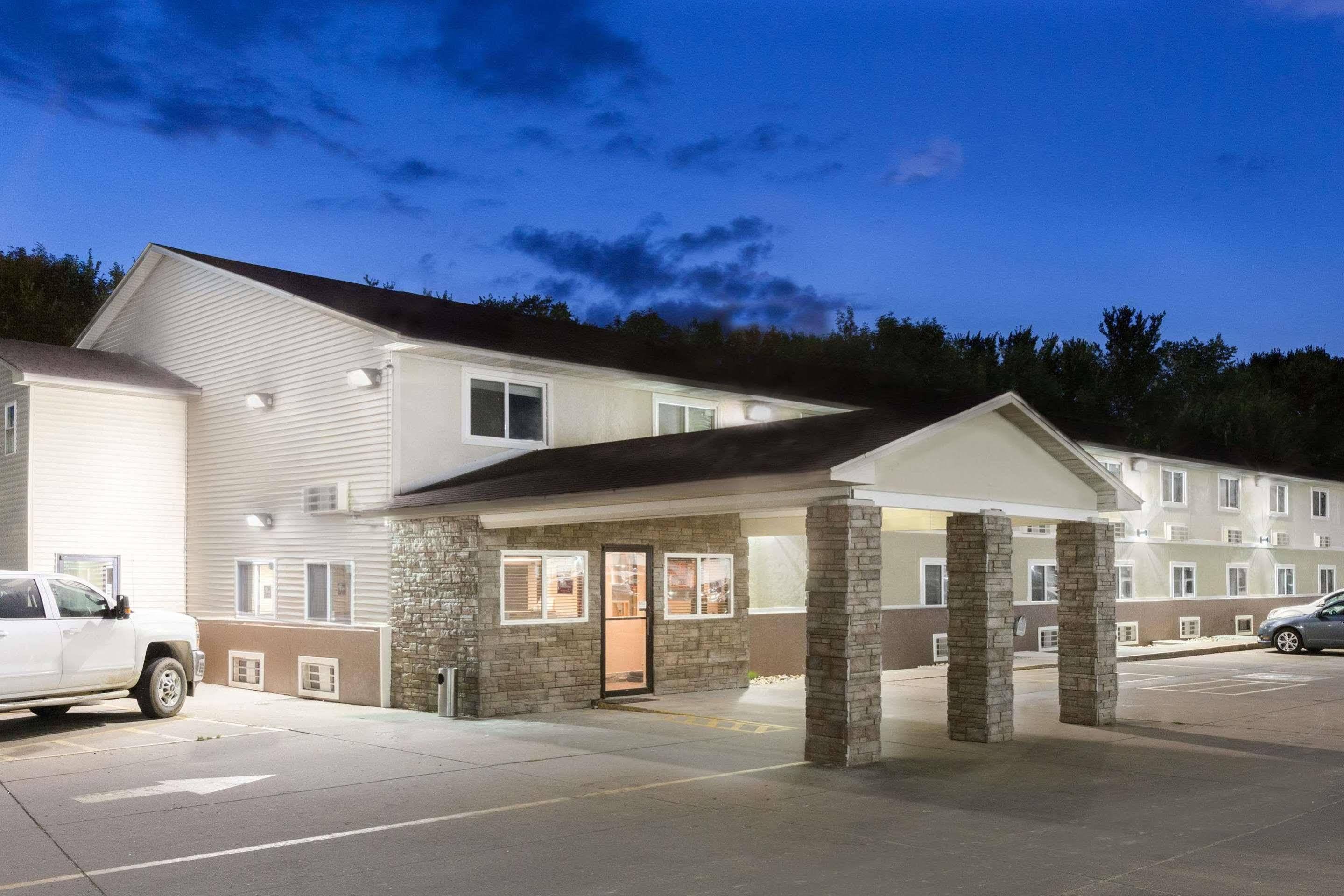 ซูเปอร์ 8 บาย วินด์แฮม ฟอร์ตเมดิสัน Hotel Fort Madison ภายนอก รูปภาพ
