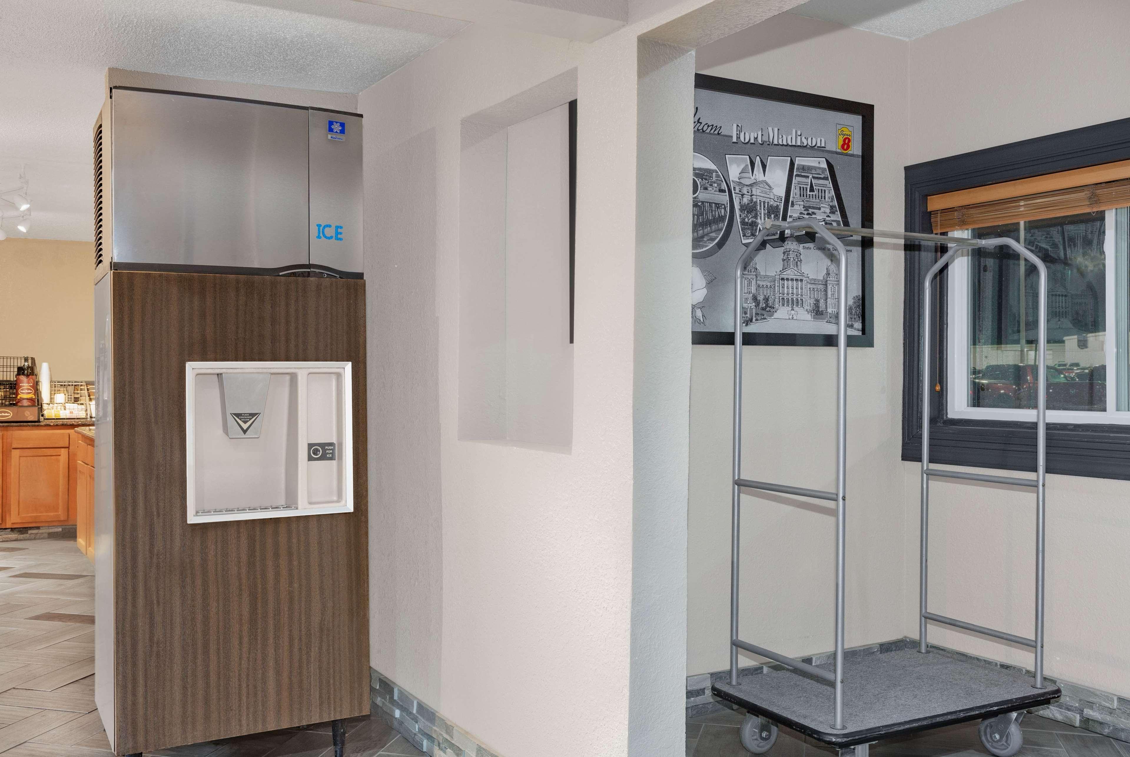 ซูเปอร์ 8 บาย วินด์แฮม ฟอร์ตเมดิสัน Hotel Fort Madison ภายนอก รูปภาพ