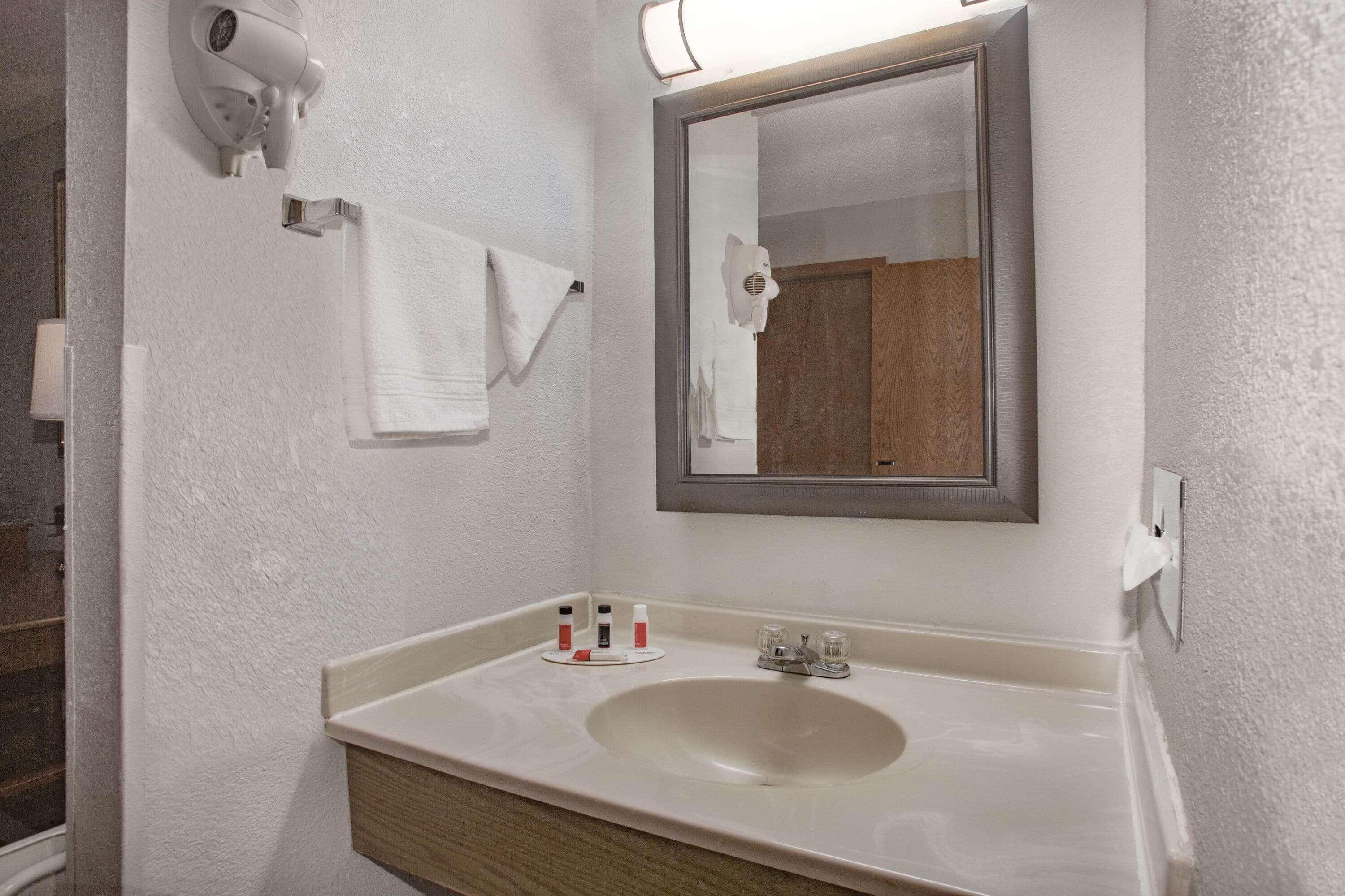 ซูเปอร์ 8 บาย วินด์แฮม ฟอร์ตเมดิสัน Hotel Fort Madison ภายนอก รูปภาพ